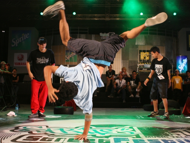 Thai_Breakdancers